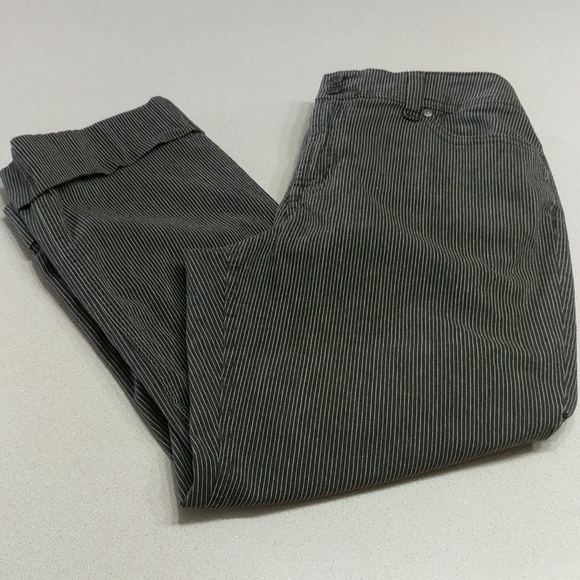 Bandolino Blu Cropped Pin Striped Fall Pants - Picture 1 of 8
